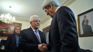 جون كيري مع محمود عباس في عمان 2013 [State Department photo/ Public Domain]