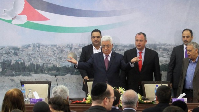 الرئيس الفلسطيني محمود عباس في لقاء مع طلاب جامعة اسرائيلين في الضفة الغربية رام الله 16 فبراير 2014 (بعدسة عصام ريماوي/ فلاش 90)