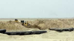 صورة توضيحية لخطوط نفط (ا ف ب/ارشيف علي السعدي)