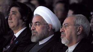 الرئيس الايراني حسن روحاني ووزير خارجيته محمد جواد ظريف في دافوس 22 يناير 2014 (AFP)