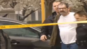 اعتقال المشتبه به في اطلاق النار في اركنساو ١٣ ابريل ٢٠١٣ (KCTV screenshot)