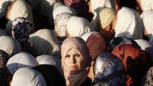صورة توضيحية لنساء مسلمات
