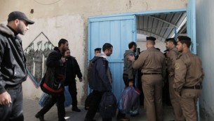 حماس تطلق سراح سجناء من حركة فتح في مبادرة حسن نيّة يناير (فلاش ٩٠)