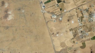الحدود الاسرائيلية ظاهرة بوضوح مع صحراء سيناء المصرية (©2012 Google, Mapa GISrael, ORION-ME, Imagery ©2012 Cnes/Spot Image, DigitalGlobe, GeoEye, US Geological Survey)