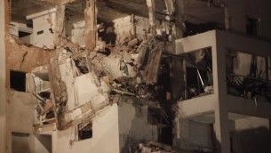 عمارة في ريشون لتسيون جنوب تل ابيب بعد سقوط صاروخ ٢٠١٢(فلاش ٩٠)