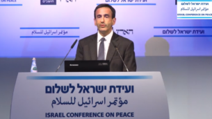 فيليب غوردون منسق الشرق الاوسط للبيت الابيض في مؤتمر اسرائيل للسلام ( screen shot haaretz.co.il)