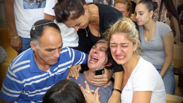 اقرباء المرحومة شيلي دادون في المحكمة بالناصرة اثناء جلسة المتهم يوسف حسين خليفة 9 يوليو 2014 (فلاش 90) اقرباء المرحومة شيلي دادون في المحكمة بالناصرة اثناء جلسة المتهم يوسف حسين خليفة 9 يوليو 2014 (فلاش 90)