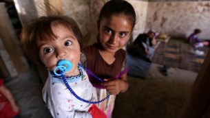 اطفال يزيديون عراقيون فروا من العنف في بلدة سنجار شمال العراق مع أسرهم   5 أغسطس 2014   AFP/SAFIN HAMED