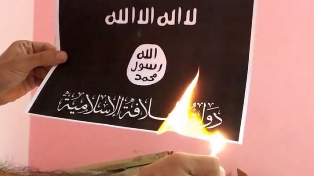The 'Burn ISIS Flag Challenge' (photo credit: YouTube screenshot) The 'Burn ISIS Flag Challenge' (photo credit: YouTube screenshot)