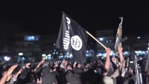 مؤيدو الدولة الاسلامية في رقة   YouTube screen cap/Vice