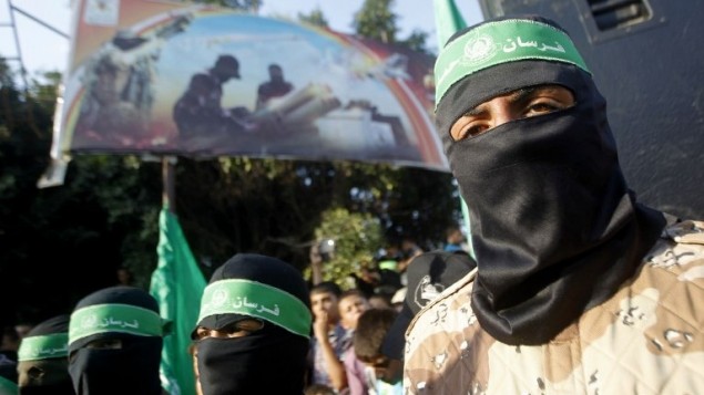 ملثمون في مسيرة تأييد لحركة حماس في رفح، جنوب قطاع غزة. اغسطس 2014    (سعيد خطيب/ أ ف ب)