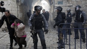 القدس خلال مواجهات بين الشرطة الاسرائيلية والفلسطينيين  5 نوفمبر  2014 AFP/AHMAD GHARABLI