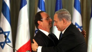 الرئيس الفرنسي فرانسوا هولاند ورئيس الوزراء الاسرائيلي بنيامين نتنياهو في نوفمبر 2013 (Edi Israel/PooL/Flash90)
