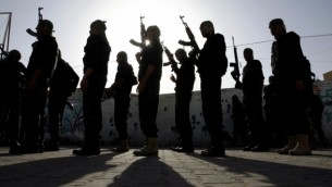 طلاب مدارس فلسطينيين يشاركون في مسيرة عسكرية نظمها الأمن القومي لحركة حماس في مدينة رفح جنوب قطاع غزة، 27 فبراير 2014   Abed Rahim Khatib/Flas90