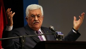 رئيس السلطة الفلسطينية محمود عباس خلال كلمة ألقاها في مدينة رام الله بالضفة الغربية يوم 4 يناير، 2015  AFP/ ABBAS MOMANI