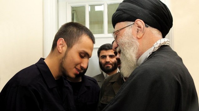 المرشد الاعلى الإيراني آية الله خامنئي وجاد مغنية (@khamenei_ar, Twitter)