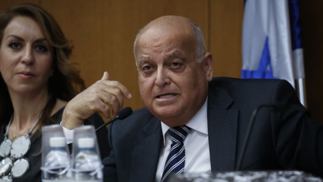 قاضي المحكمة العليا سليم جبران، رئيس اللجنة الانتخابية الإسرائيلية خلال جلسة حول شطب عضوالكنيست حنين زعبي، 12 فبراير 2015 - فلاش 90 قاضي المحكمة العليا سليم جبران، رئيس اللجنة الانتخابية الإسرائيلية خلال جلسة حول شطب عضوالكنيست حنين زعبي، 12 فبراير 2015 - فلاش 90
