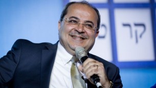 النائب احمد طيبي خلال مؤتمر ديمقراطية اسرائيل في تل ابيب، 17 فبراير 2015 (Amir Levy/Flash90)