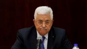 رئيس السلطة الفلسطينية محمود عباس خلال اجتماع للجنة التنفيذية الفلسطينية في الضفة الغربية، 19 مارس 2015 (ABBAS MOMANI / AFP)