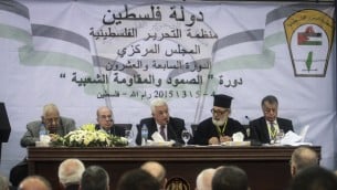رئيس السلطة الفلسطينية محمود عباس يتكلم خلال جلسة المجلس المركزي لمنظمة التحرير الفلسطينية، 4 مارس 2015 (STR/Flash90)