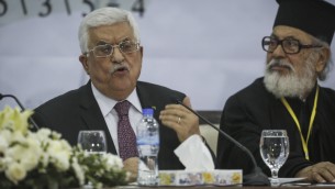 رئيس السلطة الفلسطينية محمود عباس يتكلم خلال جلسة المجلس المركزي لمنظمة التحرير الفلسطينية، 4 مارس 2015 (STR/Flash90)