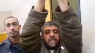 صدقي المقت، 48 عاما، الذي تم اعتقاله بتهمة التجسس لصالح سوريا، خلال حديث له مع الصحافيين، 27 مارس، 2015. (لقطة من القناة 2 الإسرائيلية)