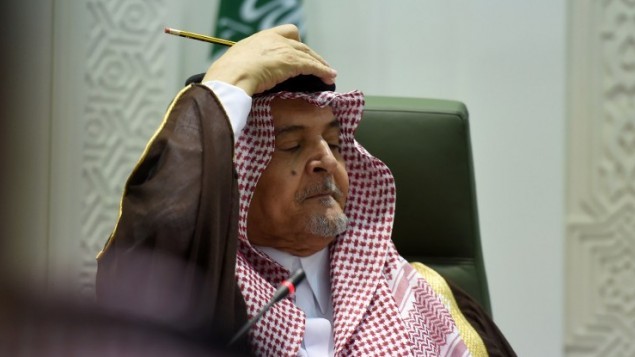 وزير الخارجية السعودي الأمير سعود الفيصل خلال مؤتمر صحفي مشترك مع نظيره الفرنسي لوران فابيوس في الرياض، 12 ابريل 2015 (AFP/ FAYEZ NURELDINE)