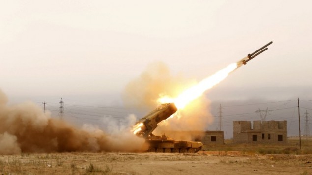قاذفة صواريخ لقوات النظام العراقي، 16 ابريل 2015 (MOHAMMED SAWAF / AFP)