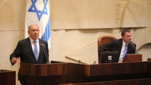 رئيس الوزراء بنيامين نتنياهو يعرض حكومته الجديدة في الكنيست، 14 مايو 2015 (Knesset spokesperson)