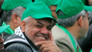 الصحافي مصطفى صواف في مسيرة لحماس في 2011 (صقحة مصطفى صواف على موقع Facebook)