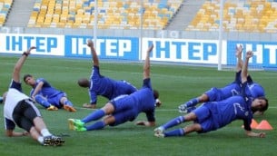 المنتخب الإسرائيلي خلال تدريبات قبل المبارة الودية مع المنتخب الأوكراني في كييف، أوكرانيا، في 13 أغسطس، 2013. (Israel Football Association Website/Flash90)
