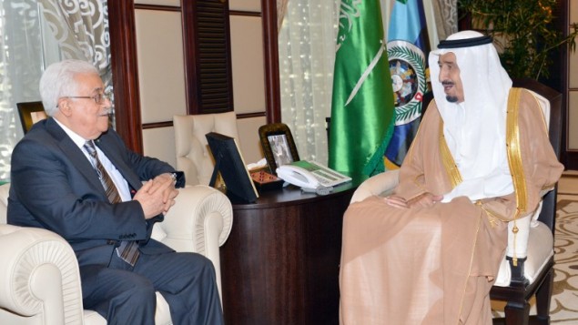 ولي العهد سلمان بن عبد العزيز ال سعود مع رئيس السلطة الفلسطينية محمود عباس، 18 يونيو 2014 (AFP/HO/Saudi Press Agency)