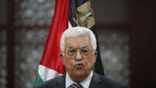رئيس السلطة الفلسطينية محمود عباس خلال مؤتمر صحفي في مدينة رام الله بالضفة الغربية، 31 يوليو، 2015. (Flash90)