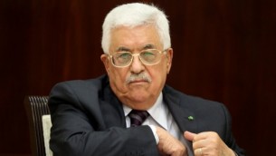 رئيس السلطة الفلسطينية محمود عباس يترأس إجتماع اللجنة التنفيذية لمنظمة التحرير الفلسطينية في مدينة رام الله بالضفة الغربية، 1 سبتمبر، 2015. (AFP/ABBAS MOMANI)