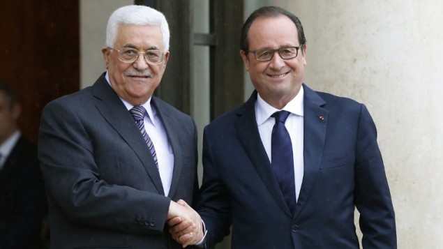 رئيس السلطة الفلسطينية محمود عباس يلتقي بالرئيس الفرنسي فرنسوا هولاند في باريس، 22 سبتمبر 2015 (PATRICK KOVARIK / AFP)