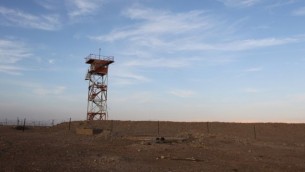 صورة توضيحية لبرج مراقبة على الحدود الأردنية الإسرائيلية، 22 فبراير، 2011. (Nati Shohat/Flash90)
