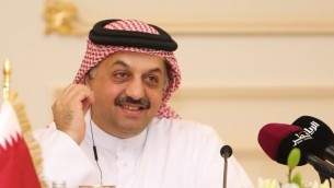 وزير الخارجية القطري خالد بن محمد العطية خلال مؤتمر صحافي في الدوحة، 3 اغسطس، 2015. (AFP/Al-Watan Doha/Karim Jaafar)