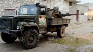 مقاتلين من حركة ’احرار الشام’ السورية المعارضة في مدينة حلب، 27 يناير 2014 (AFP/Mahmud al-Halabi/file)