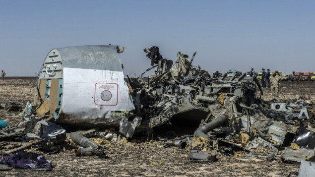 حطام الطائرة الروسية التي سقطت في شبه جزيرة سيناء، 1 توفمبر 2015 (KHALED DESOUKI / AFP)