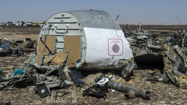حطام الطائرة الروسية التي سقطت في شبه جزيرة سيناء، 1 توفمبر 2015 (KHALED DESOUKI / AFP)