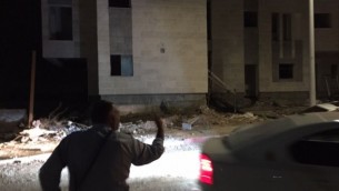 الشرطة تبحث عن مشتبه به قام بعطن 4 أشخاص، من بينهم فتاة تبلغ من العمر 13 عاما، في مدينة كريات غات جنوبي إسرائيل، 13 نوفمبر، 2015. (الشرطة الإسرائيلية)