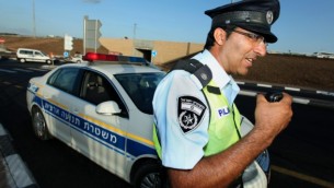 صورة توضيحية: عنصر في شرطة السير الإسرائيلية. (Moshe Shai/Flash90)