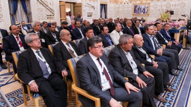 ممثلي المعارضة السورية خلال اجتماع في الرياض، 10 ديسمبر 2015 (HO / AFP SPA / AFP)