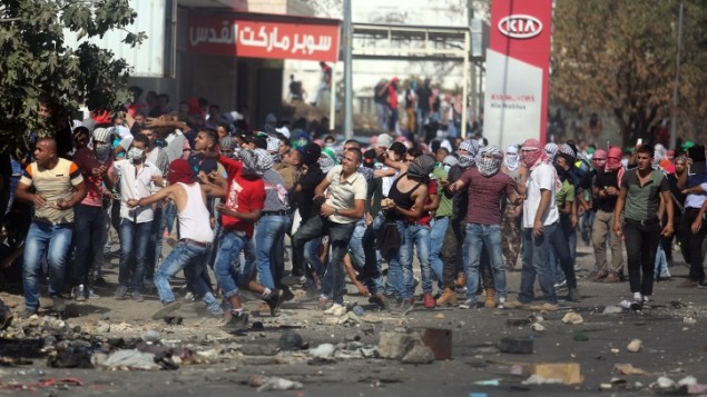 حاجز حوارة، جنوب مدينة نابلس بالضفة الغربية، شكل نقطة وميض للإحتجاجات الفلسطينية، 11 أكتوبر، 2015. (FLASH90)