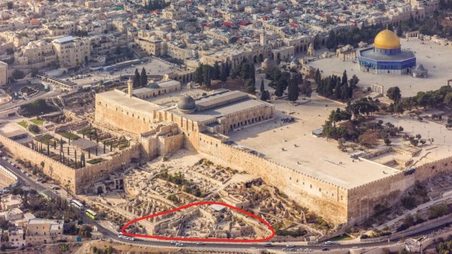 موقع الحفريات في "العوفل" مباشرة جنوب الحرم القدسي (courtesy of Andrew Shiva)