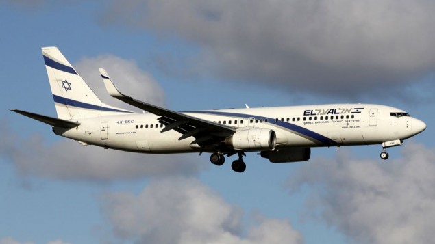طائرة إل عال من طراز بوينغ 737-800 في طريقها إلى مطار سخيبول في أمسستردام في 2012. (Andre Wadman/Wikipedia/GFDL 1.2) طائرة إل عال من طراز بوينغ 737-800 في طريقها إلى مطار سخيبول في أمسستردام في 2012. (Andre Wadman/Wikipedia/GFDL 1.2)