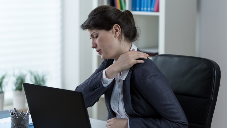 صورة لسيدة مرهقة (image via Shutterstock) صورة لسيدة مرهقة (image via Shutterstock)