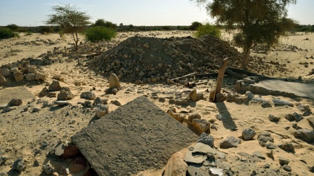 (ارشيف) ضريح سيدي محمود الذي دمره جهاديين اسلاميين في تمبكتو، 29 يناير 2013 (ERIC FEFERBERG / AFP)