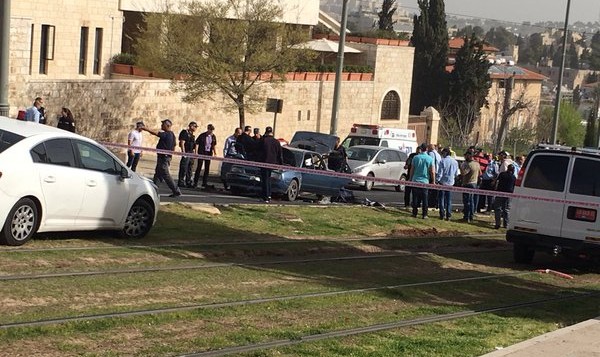 الشرطة في مكان وقوع هجوم بالقرب من البلدة القديمة في القدس، 9 مارس 2016 (Israel Police)