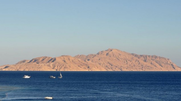 جزيرة تيران في خليج العقبة (CC BY 3.0 Wikipedia/Marc Ryckaert)